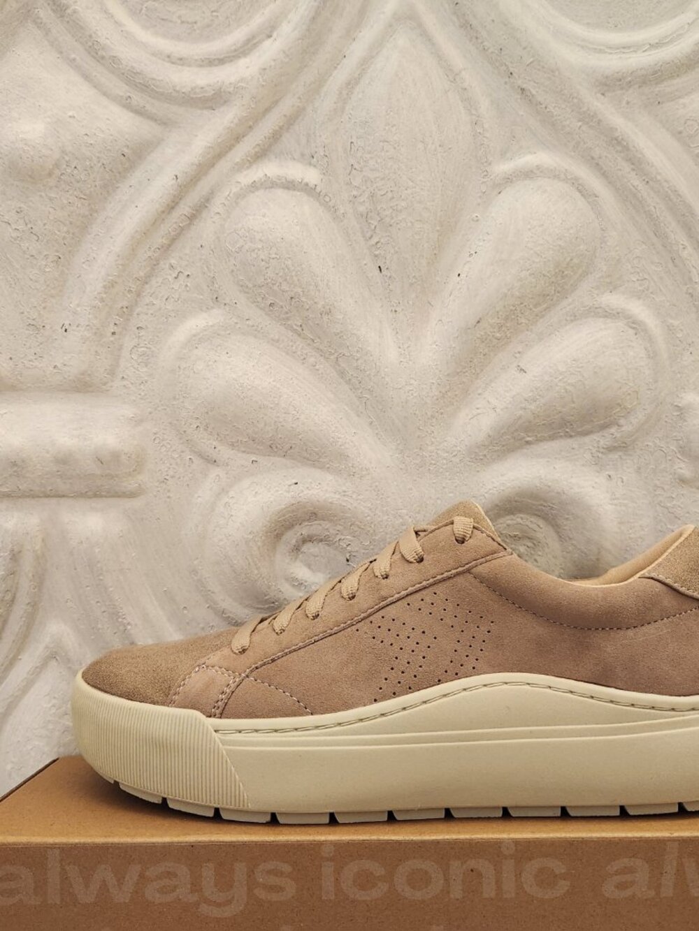 Dr. Scholls Take It Easy Taupe Suede Sneakers. NIB. Size 8.5 - Picture 2 of 9